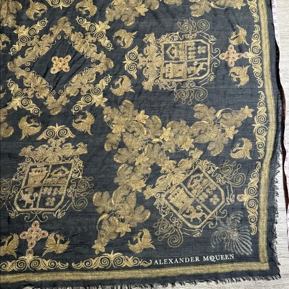 Alexander McQueen Black and Gold Patterned scarf - Picture 7 of 12